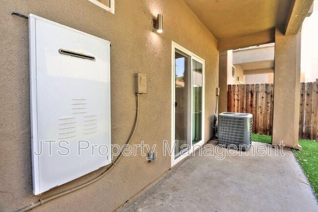 Building Photo - 396 Midstream Ln
