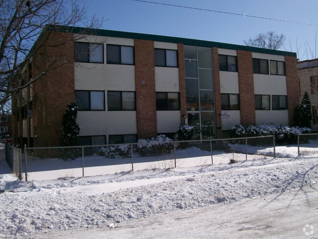 Building Photo - 3127 Pleasant Ave
