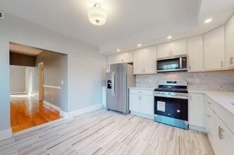 Building Photo - 127 Pond St
