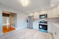 Building Photo - 127 Pond St