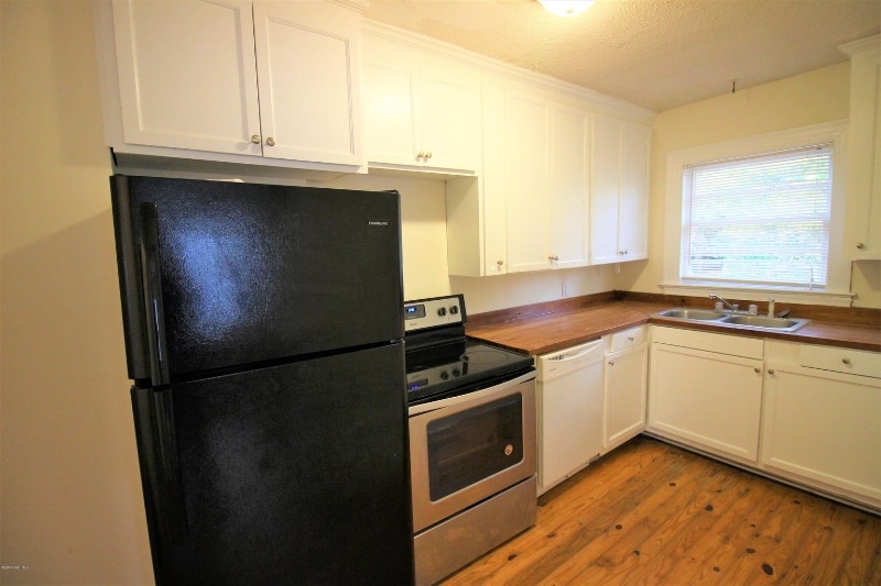 Building Photo - 505 S Oak St