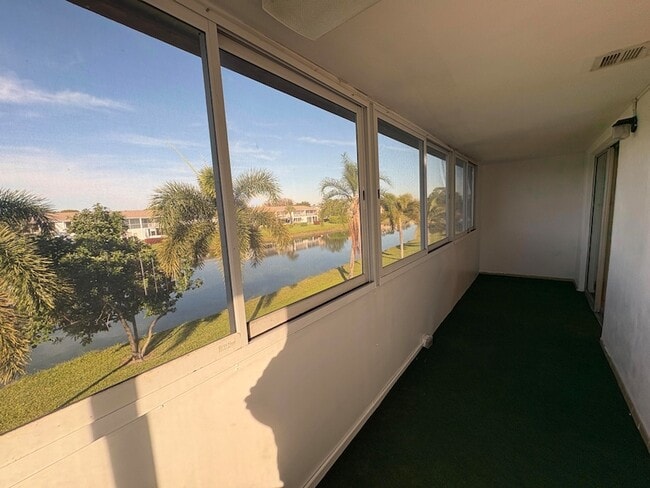 Building Photo - 230 Bedford E