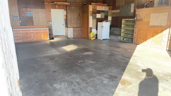 Building Photo - Spacious, four-bedroom, two-bathroom, coun...