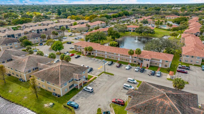 Building Photo - 906 Twin Lakes Dr