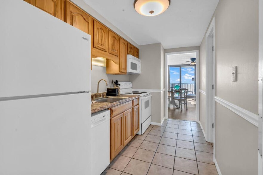 Building Photo - 2500 N Ocean Blvd