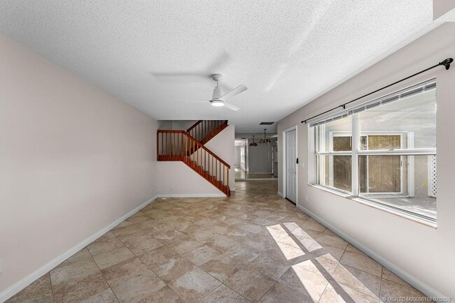 Building Photo - 2905 SW Lakemont Pl