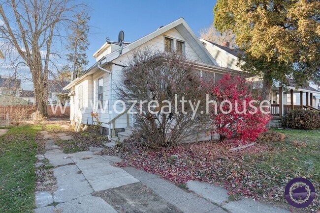 Building Photo - 4319 Parrakeet Ave