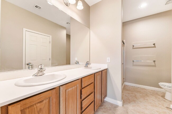 Building Photo - 55 and older Neighborhood in SOLERA DEL WEBB.  2 Bedroom, 2 bathroom