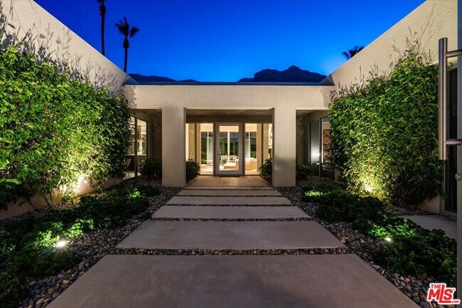 Building Photo - 1175 Los Robles Dr