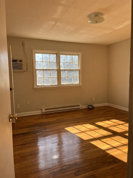 Building Photo - 2667 Dr Carver Rd