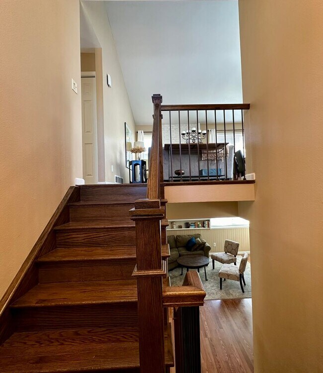 Building Photo - Fully Furnished 4 bedroom 2 bath home is Englewood!!