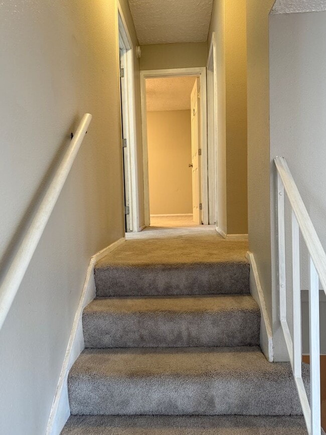 Building Photo - 4 Bedroom, 2 Bath Home for Rent