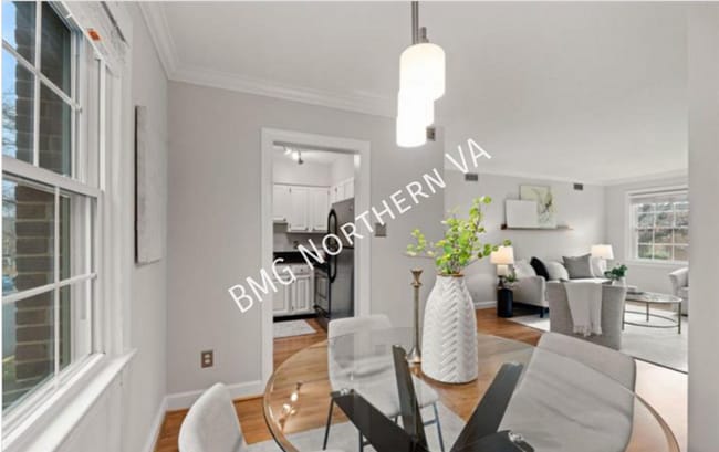 Building Photo - 2509 Arlington Blvd