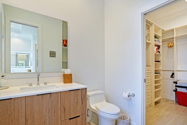 Building Photo - 14300 Calypso Ln