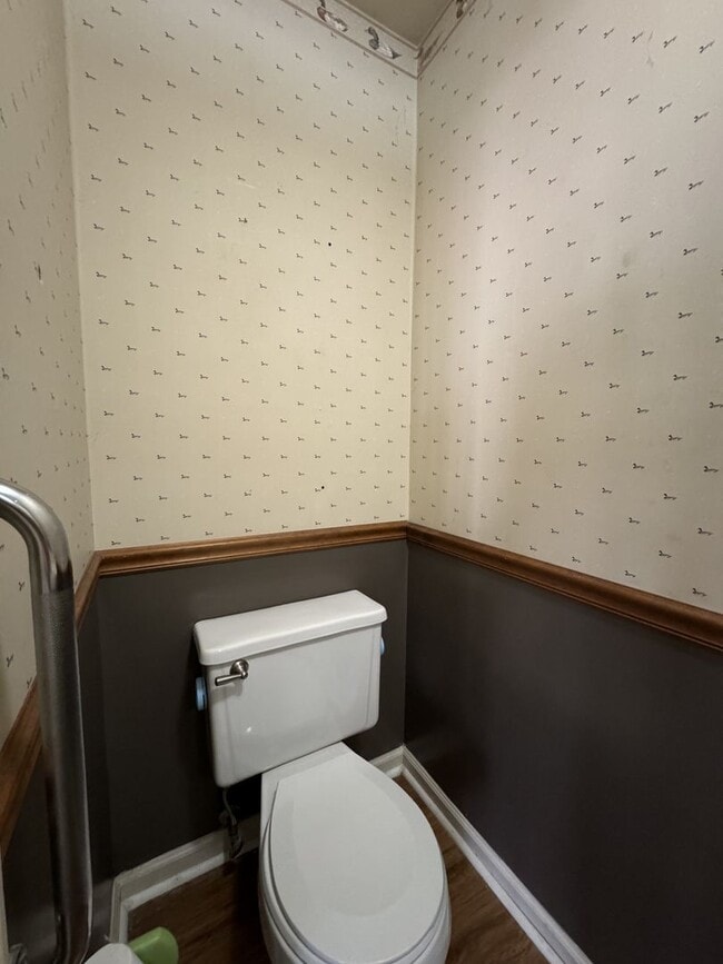 Building Photo - Introducing a charming Colonial style home...