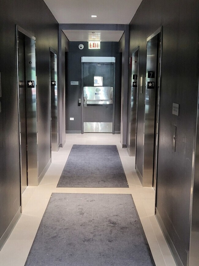 Building Photo - 235 W Van Buren St