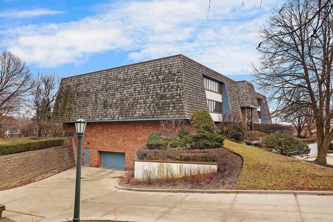 Building Photo - 150 Red Top Dr