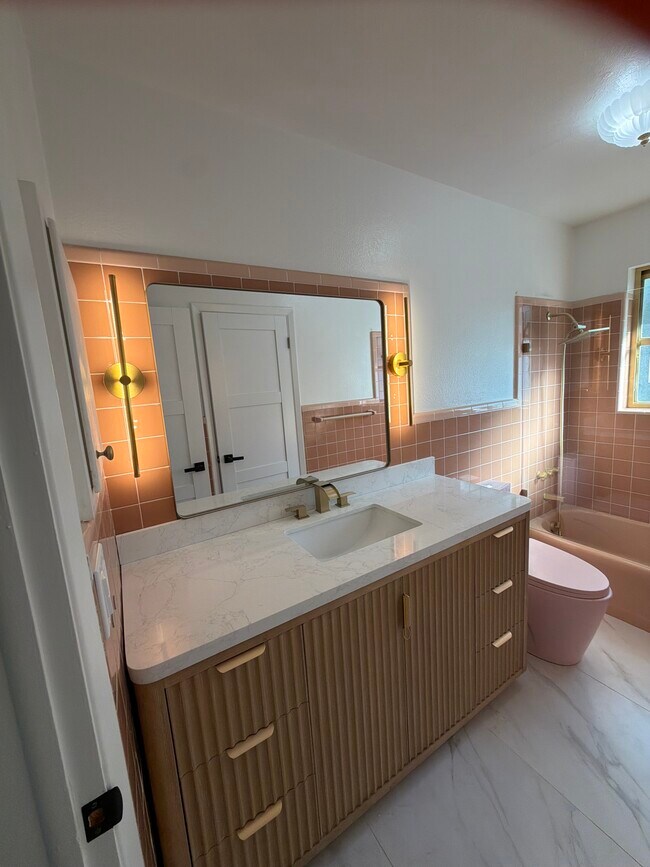 Building Photo - 1184 Milano Dr