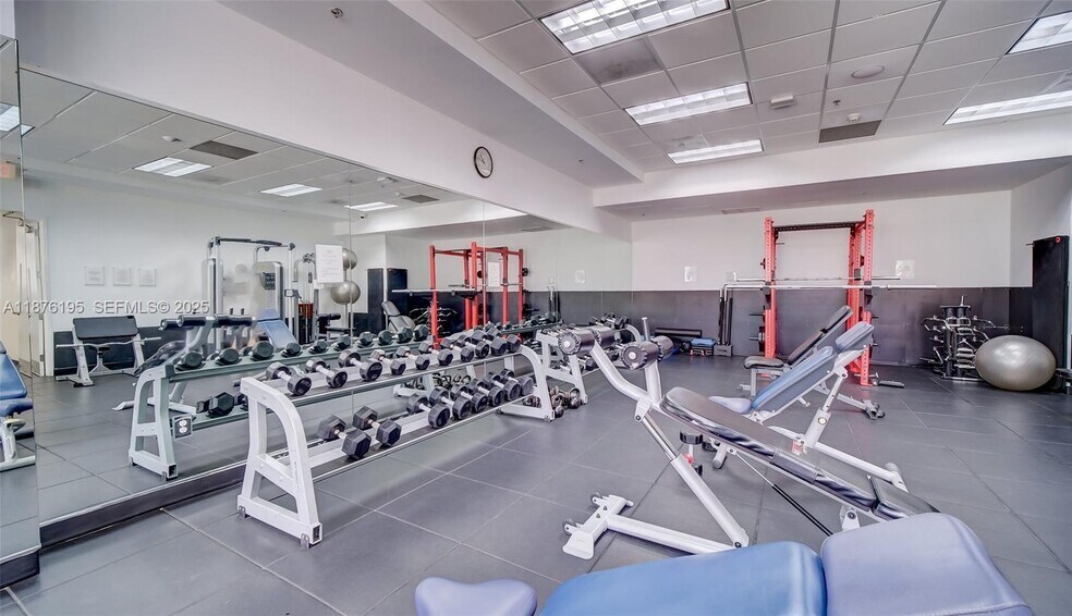 Building Photo - 1200 Brickell Bay Dr