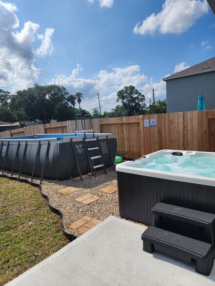 Building Photo - 10314 Woodwick St