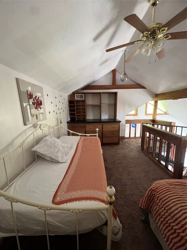 Building Photo - 8141 Glenbrook Dr