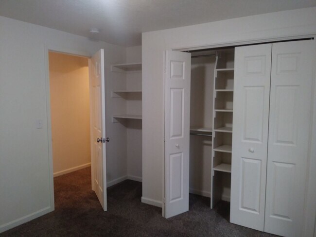 Building Photo - Gorgeous 5 Bedroom 3 Bathroom home in Lehi