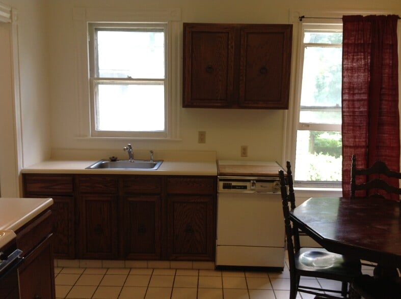 Kitchen - 188 Lawrence St