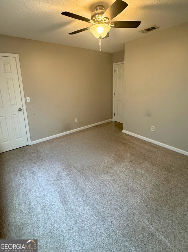 Building Photo - 122 Royal Acres Cir