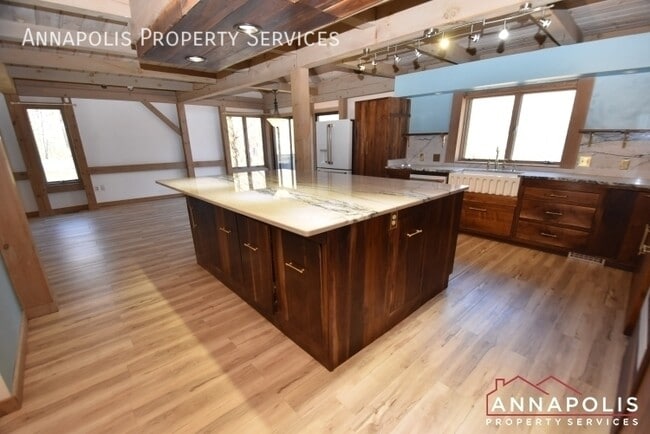 Building Photo - 1810 View Top Ct