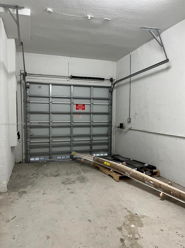 Building Photo - 2634 SE 12th St