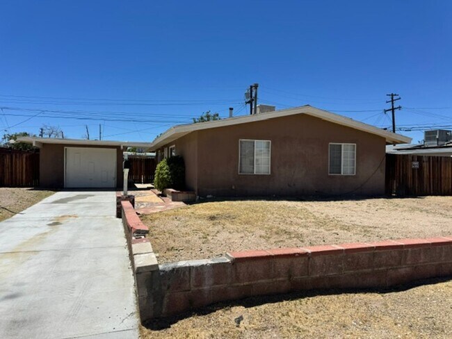 Building Photo - Remodeled 4+2 In Quiet Neighborhood - $2800