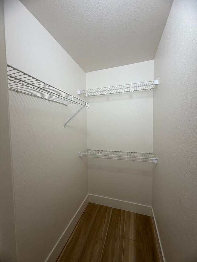 Building Photo - BEAUTIFULLY UPGRADED SINGLE FAMILY HOME - 3 BEDROOM, CORNER LOT WITH VAULTED CEILINGS