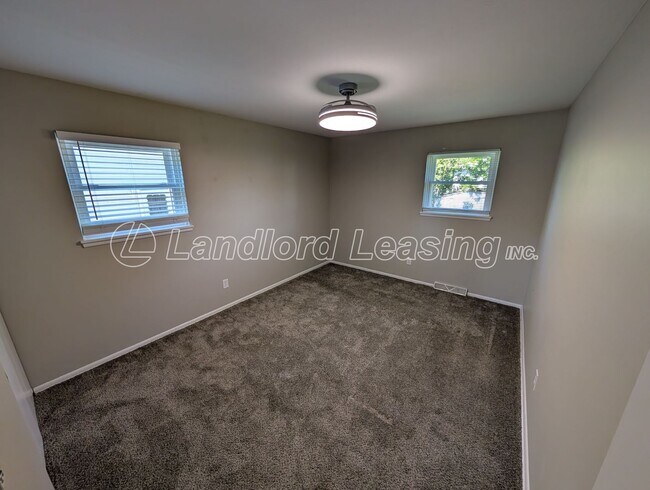 Building Photo - Updated Vermilion Ranch with Full Basement