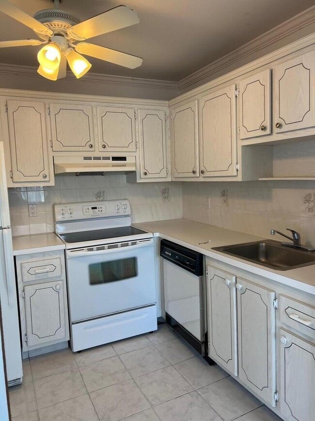 Building Photo - 371 Flanders Dr