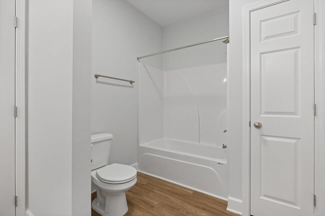 Building Photo - Stunning Newer Townhouse