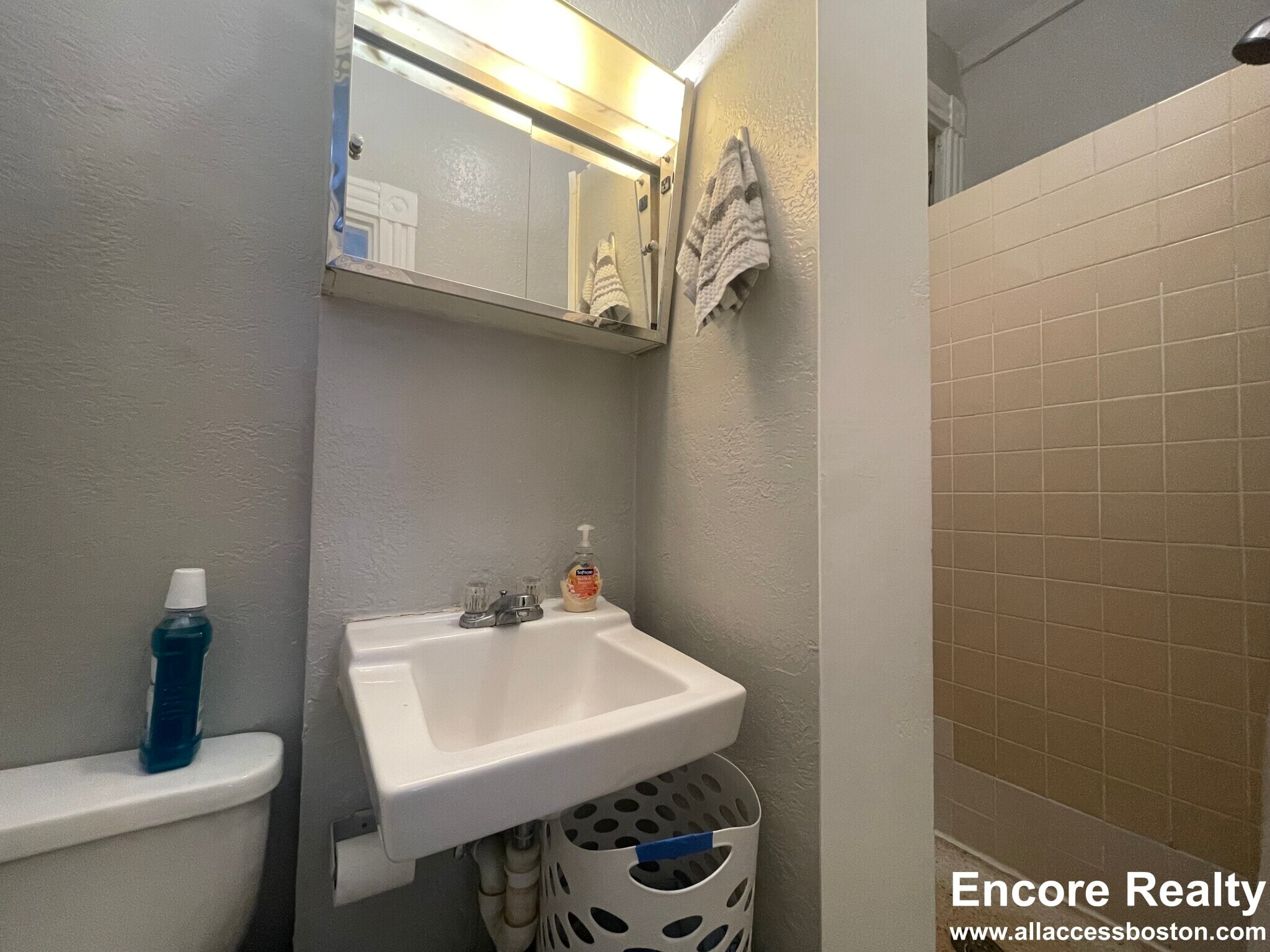 Building Photo - 47 Joy St