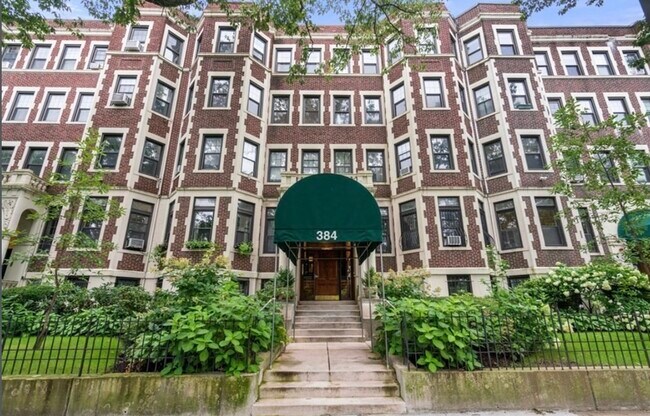Building Photo - 382 Riverway St