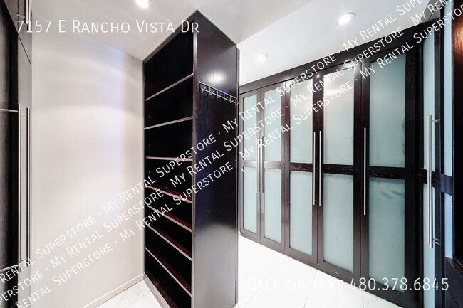 Building Photo - 7157 E Rancho Vista Dr