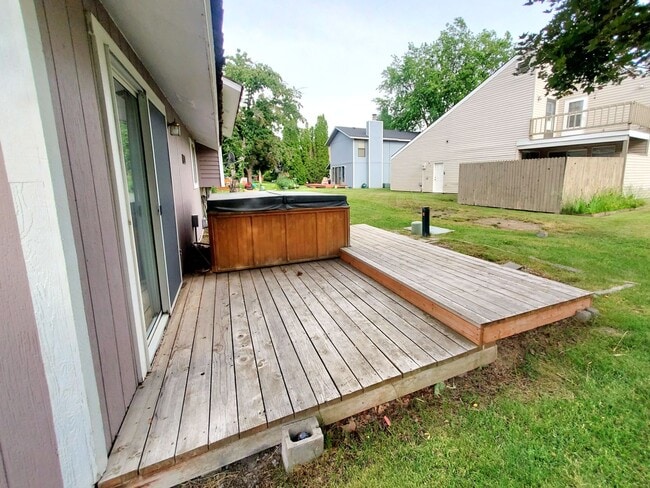 Building Photo - 464 Mainmast Ct