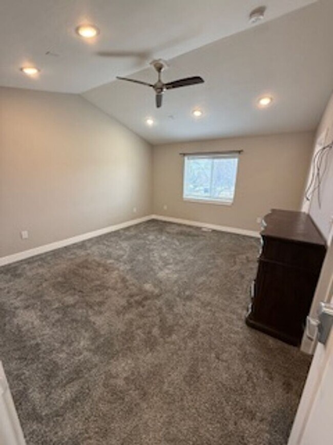 Building Photo - Gorgeous 6-bedroom, 4-bathroom in Charming Salem