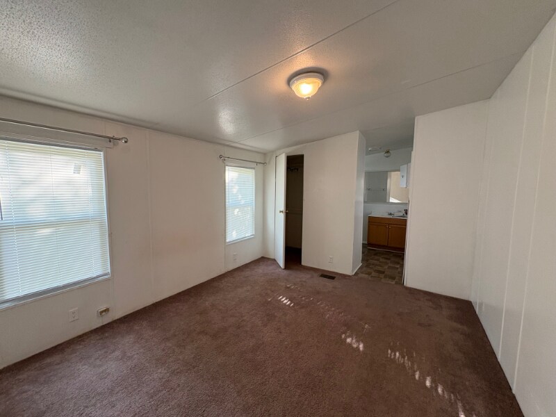 Building Photo - 167 NW Whitewater Glen