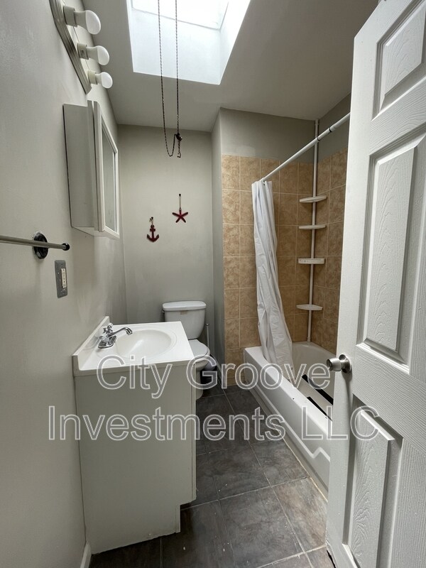 Building Photo - 5748 N 7th St