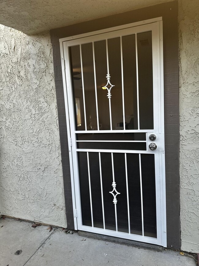 Building Photo - 529 W Santa Barbara St