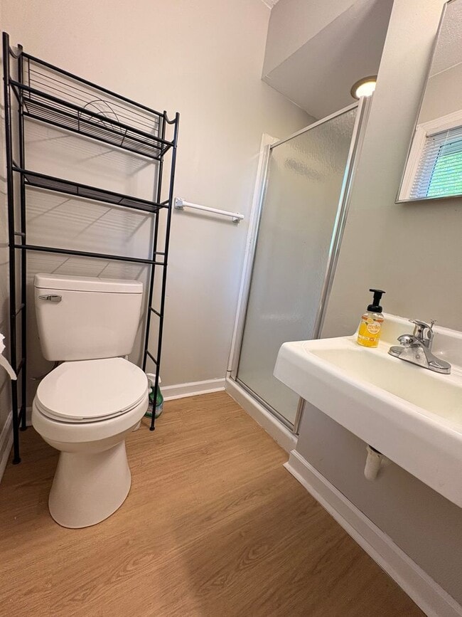 Building Photo - Charming 4-Bedroom Home with Basement and ...