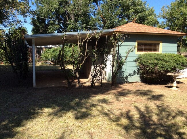 Building Photo - 111 E 12th St