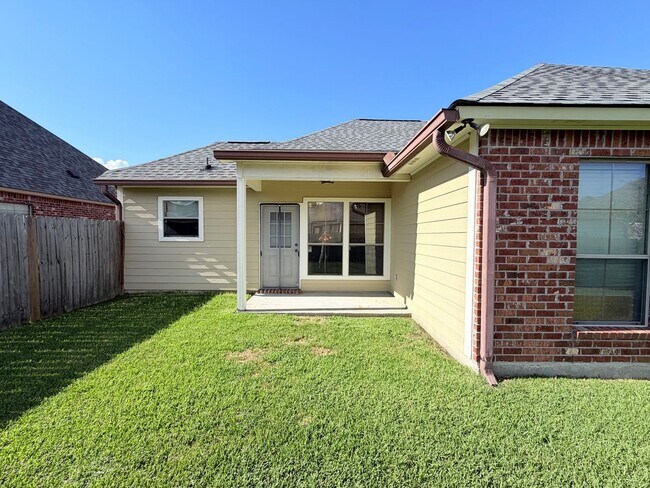 Building Photo - 40325 Coldwater Landing