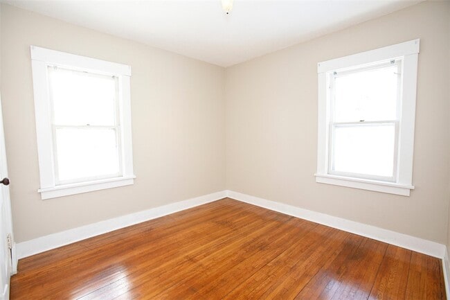 Building Photo - 127 W Main St