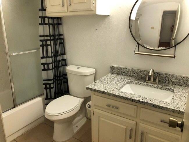 Building Photo - 2015 Fleur De Lis Ct