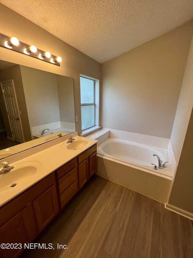 Building Photo - 8531 Longford Dr