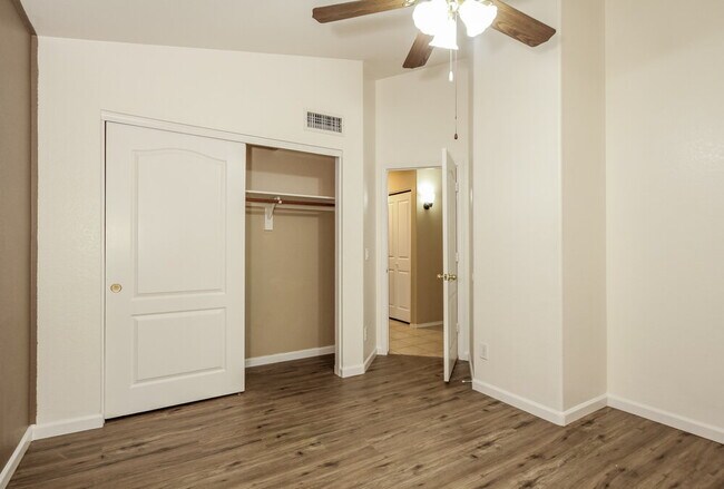 Building Photo - 9745 W Runion Dr